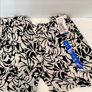 Three Dots Black & White Abstract Floral-Style Shorts